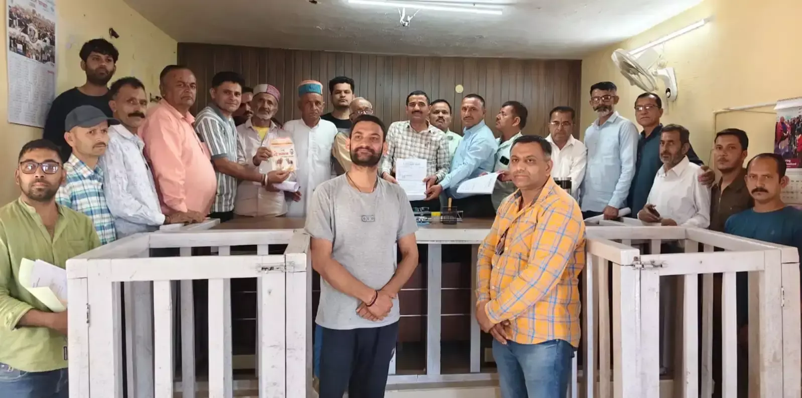 Nahan: गौमाता को राष्ट्रमाता घोषित करने की मांग, तहसीलदार को ज्ञापन Nahan: गौमाता को राष्ट्रमाता घोषित करने की मांग, तहसीलदार को ज्ञापन