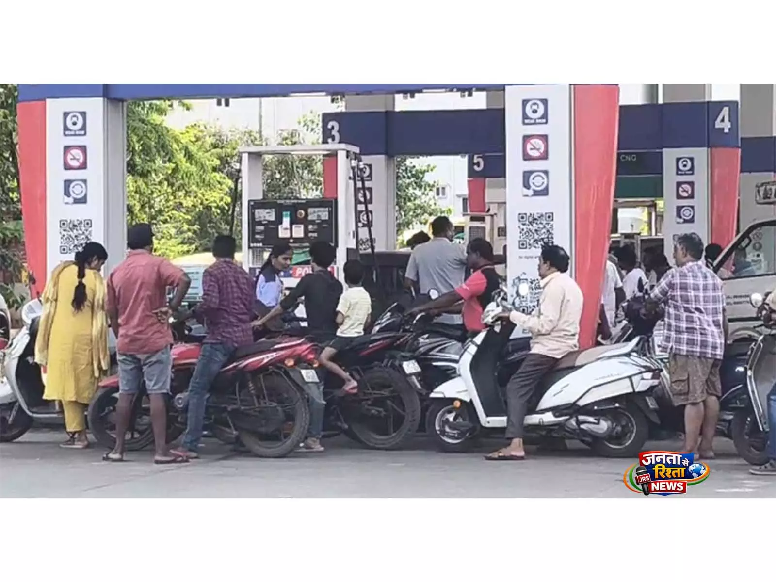 Andhra Pradesh में ईंधन संकट के बीच पंप कर्मचारी ने सरकार की योजना पर उठाए सवाल Andhra Pradesh में ईंधन संकट के बीच पंप कर्मचारी ने सरकार की योजना पर उठाए सवाल
