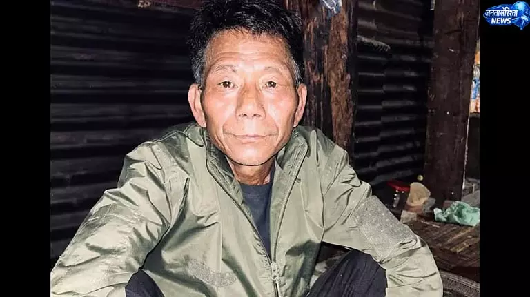 अरुणाचल के तिरप जिले में NSCN (IM) के उग्रवादी ने असम राइफल्स के सामने सरेंडर किया अरुणाचल के तिरप जिले में NSCN (IM) के उग्रवादी ने असम राइफल्स के सामने सरेंडर किया