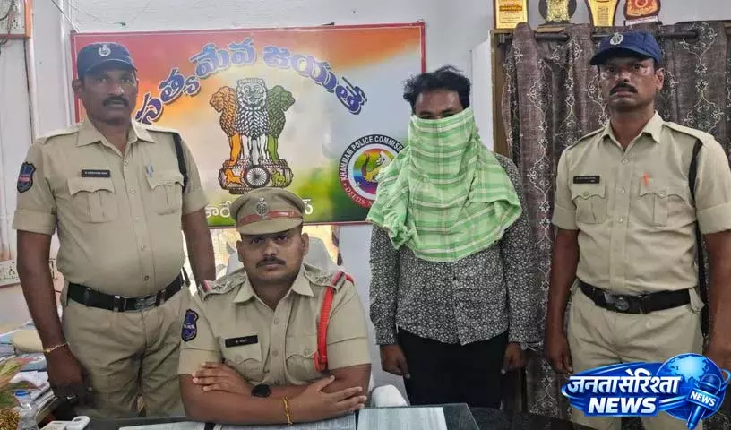 Karepalli में कई रातों में चोरी करने वाला चोर गिरफ्तार; सोना और चांदी जब्त Karepalli में कई रातों में चोरी करने वाला चोर गिरफ्तार; सोना और चांदी जब्त