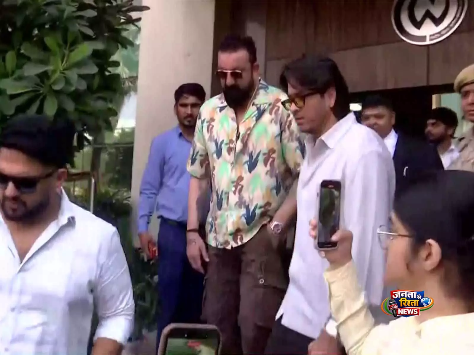 एक्टर संजय दत्त ने NCW के सामने माफी मांगी, 50 लड़कियों की शिक्षा का किया वादा एक्टर संजय दत्त ने NCW के सामने माफी मांगी, 50 लड़कियों की शिक्षा का किया वादा