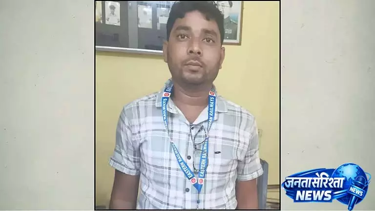 बहरामपुर: 3 महीने से धोखाधड़ी से जुर्माना वसूलने के आरोप में फर्जी TTE गिरफ्तार बहरामपुर: 3 महीने से धोखाधड़ी से जुर्माना वसूलने के आरोप में फर्जी TTE गिरफ्तार
