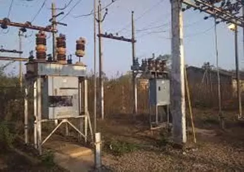 दादरगांव स्कूल में खराब ट्रांसफार्मर बदला गया, विद्युत विभाग ने की त्वरित कार्रवाई दादरगांव स्कूल में खराब ट्रांसफार्मर बदला गया, विद्युत विभाग ने की त्वरित कार्रवाई