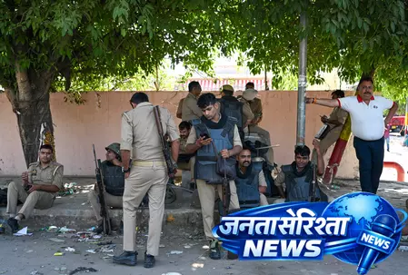 यूपी: श्रम कानूनों के पालन को लेकर सख्ती, 49 संविदाकारों के लाइसेंस निरस्त यूपी: श्रम कानूनों के पालन को लेकर सख्ती, 49 संविदाकारों के लाइसेंस निरस्त