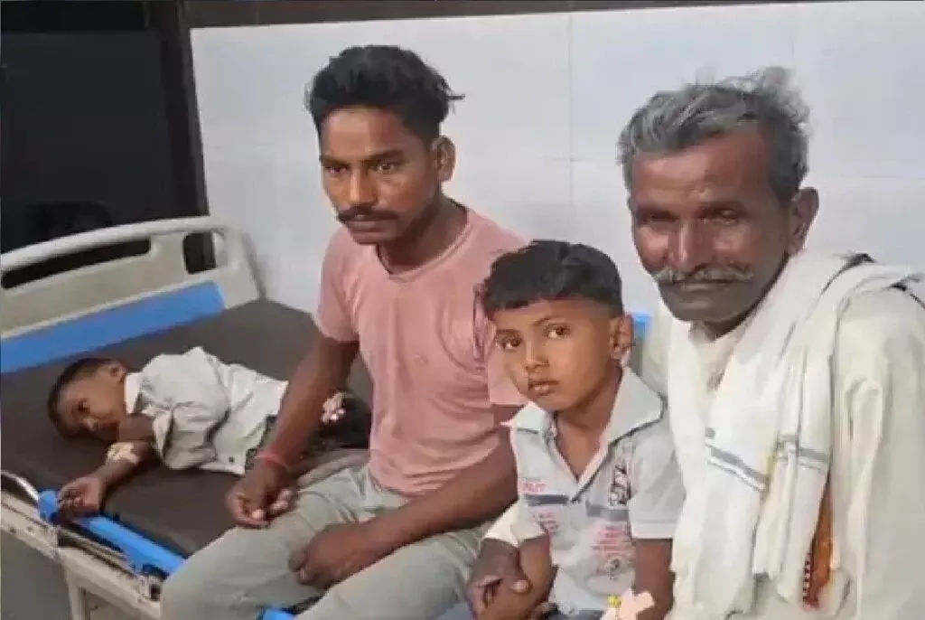 Sambhal: विवाह समारोह में बिगड़ा खाना, सैकड़ों बीमार Sambhal: विवाह समारोह में बिगड़ा खाना, सैकड़ों बीमार