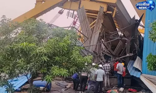 Telangana: तूफान में 2 NCC क्रेन गिरने से 5 की मौत, 11 घायल Telangana: तूफान में 2 NCC क्रेन गिरने से 5 की मौत, 11 घायल