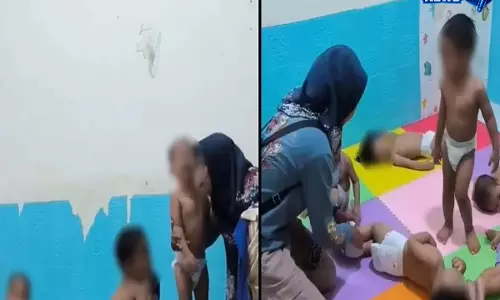 बांधकर, नशा देकर: इंडोनेशिया के डेकेयर में 53 बच्चों से बुरे बर्ताव का वायरल वीडियो, गुस्सा भड़का, 13 गिरफ्तार बांधकर, नशा देकर: इंडोनेशिया के डेकेयर में 53 बच्चों से बुरे बर्ताव का वायरल वीडियो, गुस्सा भड़का, 13 गिरफ्तार