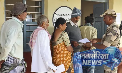 Karnataka: वोटर मैपिंग को लेकर भ्रम के बीच चुनाव आयोग ने स्पष्ट किए नियम Karnataka: वोटर मैपिंग को लेकर भ्रम के बीच चुनाव आयोग ने स्पष्ट किए नियम