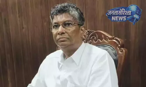 Karnataka : नेतृत्व बदलाव की चर्चाओं के बीच सतीश जारकीहोली ने खड़गे और सुरजेवाला से की मुलाकात