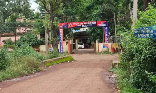 Odisha : बेटे ने पिता की हत्या की, मां पर भी जानलेवा हमला Odisha : बेटे ने पिता की हत्या की, मां पर भी जानलेवा हमला