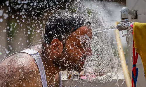 Mysore में भीषण गर्मी, तापमान 40 डिग्री सेल्सियस तक पहुंचा Mysore में भीषण गर्मी, तापमान 40 डिग्री सेल्सियस तक पहुंचा