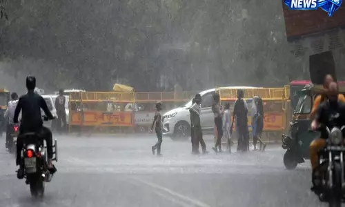 Delhi-NCR में 42°C की भीषण गर्मी से राहत के संकेत, बारिश और धूल भरी आंधी के लिए येलो अलर्ट जारी Delhi-NCR में 42°C की भीषण गर्मी से राहत के संकेत, बारिश और धूल भरी आंधी के लिए येलो अलर्ट जारी