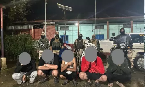 Manipur : बिष्णुपुर में फर्टिलाइजर कंसाइनमेंट ट्रक में तोड़फोड़ करने के आरोप में पांच लोग गिरफ्तार Manipur : बिष्णुपुर में फर्टिलाइजर कंसाइनमेंट ट्रक में तोड़फोड़ करने के आरोप में पांच लोग गिरफ्तार