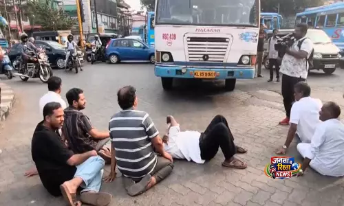 केरलम: BDS छात्र नितिन राज की मौत पर दलित संगठनों ने राज्यव्यापी बंद बुलाया केरलम: BDS छात्र नितिन राज की मौत पर दलित संगठनों ने राज्यव्यापी बंद बुलाया