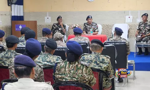 पश्चिम बंगाल चुनाव: SSB DG ने मतदान से पहले तैयारियों की समीक्षा की पश्चिम बंगाल चुनाव: SSB DG ने मतदान से पहले तैयारियों की समीक्षा की