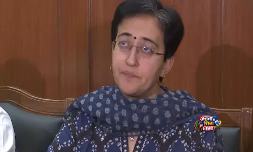 आतिशी ने 2,500 रुपये के चुनावी वादे को लेकर BJP पर साधा निशाना, दिल्ली की महिलाओं की अनदेखी का आरोप लगाया आतिशी ने 2,500 रुपये के चुनावी वादे को लेकर BJP पर साधा निशाना, दिल्ली की महिलाओं की अनदेखी का आरोप लगाया