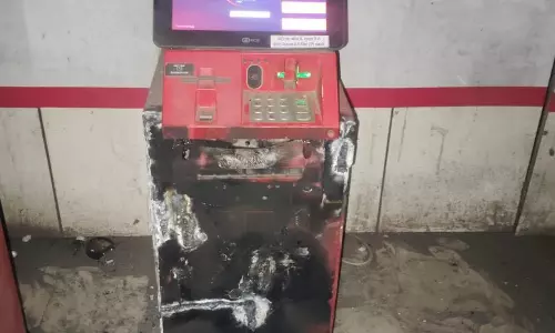 एटीएम को गैस कटर से काटने की साजिश नाकाम, चोर की गिरफ्तारी एटीएम को गैस कटर से काटने की साजिश नाकाम, चोर की गिरफ्तारी