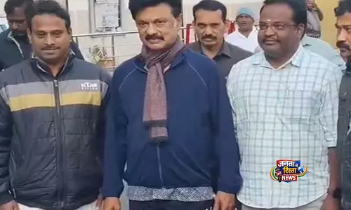 M.K. Stalin ने कोडाइकनाल में साइकिलिंग की, पर्यटकों और कार्यकर्ताओं से की बातचीत M.K. Stalin ने कोडाइकनाल में साइकिलिंग की, पर्यटकों और कार्यकर्ताओं से की बातचीत
