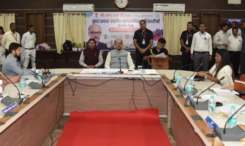 राज्यपाल रमेन डेका ने ली ब्लॉक स्तरीय प्रशासनिक अधिकारियों की समीक्षा बैठक राज्यपाल रमेन डेका ने ली ब्लॉक स्तरीय प्रशासनिक अधिकारियों की समीक्षा बैठक
