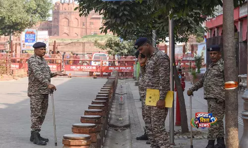 सुरक्षा एजेंसियों ने Delhi की आतंकी साज़िश नाकाम की, गुर्गों से 18 अत्याधुनिक हथियार बरामद किए सुरक्षा एजेंसियों ने Delhi की आतंकी साज़िश नाकाम की, गुर्गों से 18 अत्याधुनिक हथियार बरामद किए