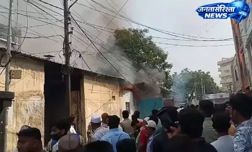 Hyderabad: किशनबाग सोफा फैक्ट्री में भीषण आग, किसी के हताहत होने की खबर नहीं