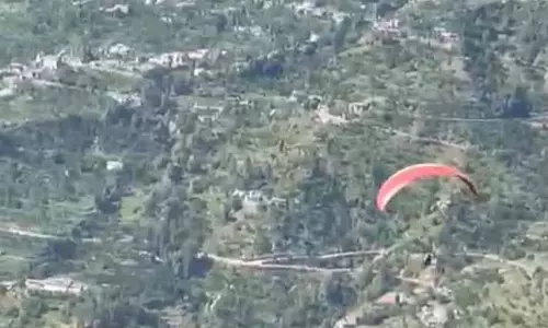 पर्यटकों के लिए Chirgaon में पैराग्लाइडिंग का नया अनुभव पर्यटकों के लिए Chirgaon में पैराग्लाइडिंग का नया अनुभव