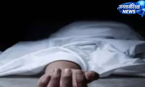 Vadodara: छत पर कपड़े सुखाते समय मां-बेटे की करंट लगने से मौत Vadodara: छत पर कपड़े सुखाते समय मां-बेटे की करंट लगने से मौत