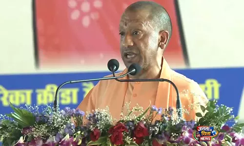 काशी नारी शक्ति वंदन सम्मेलन में CM योगी आदित्यनाथ ने PM मोदी के विजन की सराहना की