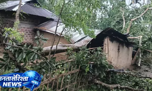 Tripura में तूफान से 1,500 से अधिक घर क्षतिग्रस्त, आठ जिलों में असर Tripura में तूफान से 1,500 से अधिक घर क्षतिग्रस्त, आठ जिलों में असर