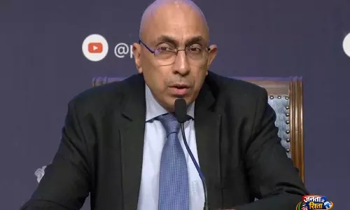 West Asia तनाव के बीच कपड़ा मंत्रालय ने बनाया निगरानी प्रकोष्ठ West Asia तनाव के बीच कपड़ा मंत्रालय ने बनाया निगरानी प्रकोष्ठ