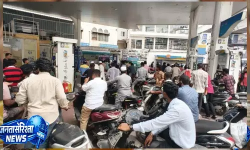 Telangana ने ईंधन संकट के बीच पेट्रोल की आपूर्ति 126 प्रतिशत बढ़ाई Telangana ने ईंधन संकट के बीच पेट्रोल की आपूर्ति 126 प्रतिशत बढ़ाई