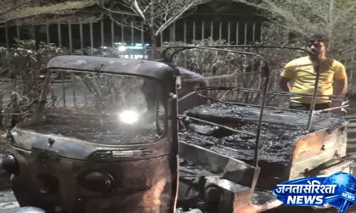 गुरुग्राम में CNG auto में आग लगने से ड्राइवर जिंदा जल गया गुरुग्राम में CNG auto में आग लगने से ड्राइवर जिंदा जल गया