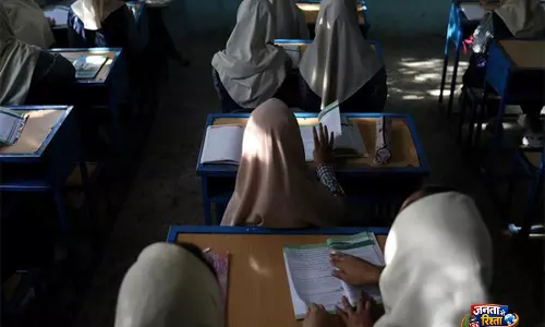 Pakistan: पेशावर यूनिवर्सिटी कर्मचारियों का प्रदर्शन, वेतन और पेंशन में देरी पर जताया विरोध Pakistan: पेशावर यूनिवर्सिटी कर्मचारियों का प्रदर्शन, वेतन और पेंशन में देरी पर जताया विरोध