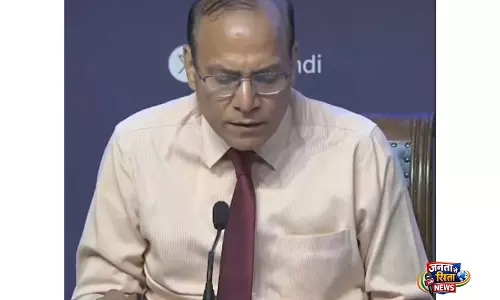 फ़ारसी खाड़ी में सभी भारतीय नाविक सुरक्षित, जहाज़ों पर नज़र रखी जा रही है: Shipping Ministry फ़ारसी खाड़ी में सभी भारतीय नाविक सुरक्षित, जहाज़ों पर नज़र रखी जा रही है: Shipping Ministry