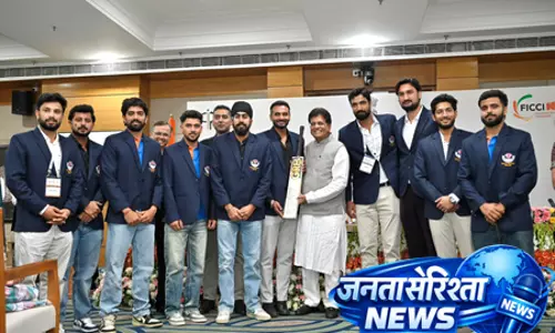 जम्मू-कश्मीर क्रिकेट टीम ने पीयूष गोयल को भेंट किया जीआई-टैग वाला विलो बैट जम्मू-कश्मीर क्रिकेट टीम ने पीयूष गोयल को भेंट किया जीआई-टैग वाला विलो बैट