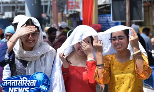 खजुराहो में तापमान 46 डिग्री सेल्सियस दर्ज, कहीं-कहीं बारिश की संभावना खजुराहो में तापमान 46 डिग्री सेल्सियस दर्ज, कहीं-कहीं बारिश की संभावना