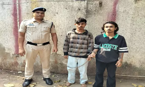 Raipur Breaking: चाकू से हमला कर नाबालिग की हत्या, 2 नाबालिग सहित 4 गिरफ्तार Raipur Breaking: चाकू से हमला कर नाबालिग की हत्या, 2 नाबालिग सहित 4 गिरफ्तार