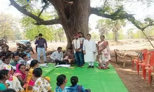 प्रकृति की गोद में सजी ग्राम सभाएं, महिलाओं और बच्चों के अधिकारों पर जोर प्रकृति की गोद में सजी ग्राम सभाएं, महिलाओं और बच्चों के अधिकारों पर जोर