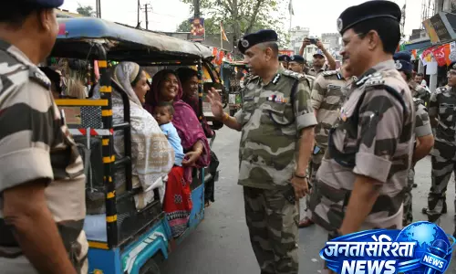 चुनाव से पहले नदिया में CISF का फ्लैग मार्च, DG प्रवीर रंजन ने संभाली कमान