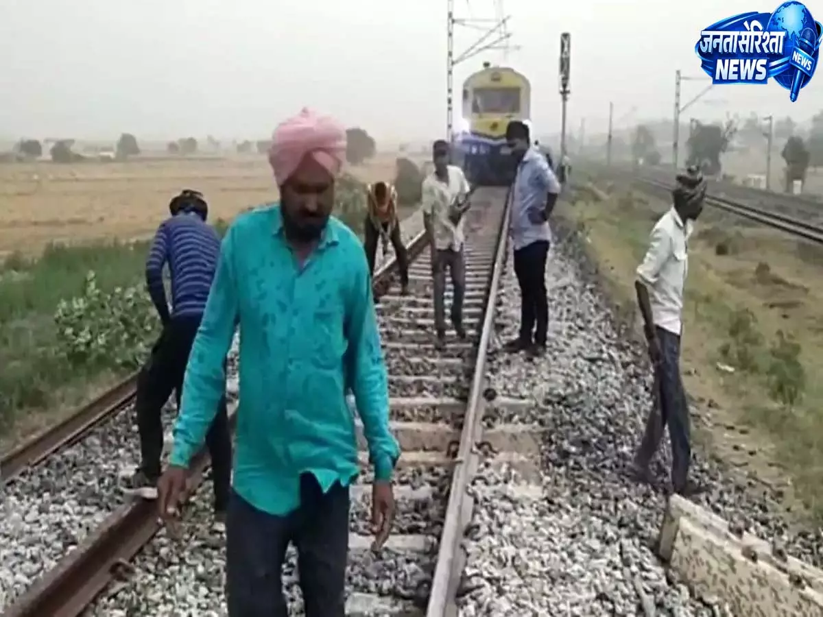 Punjab के राजपुरा-शंभू रेल ट्रैक पर धमाका: संदिग्ध हमलावर मारा गया, डिवाइस लगाने के दौरान हुआ मुठभेड़ Punjab के राजपुरा-शंभू रेल ट्रैक पर धमाका: संदिग्ध हमलावर मारा गया, डिवाइस लगाने के दौरान हुआ मुठभेड़