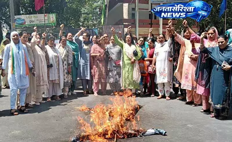 Kurukshetra में विपक्ष के खिलाफ बीजेपी की महिला नेताओं ने किया विरोध प्रदर्शन Kurukshetra में विपक्ष के खिलाफ बीजेपी की महिला नेताओं ने किया विरोध प्रदर्शन