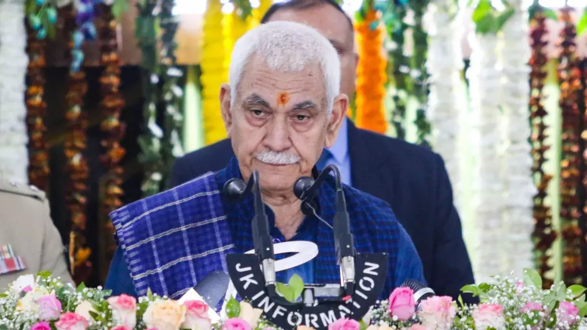 Jammu: युवाओं के लिए इनडोर स्टेडियम का लोकार्पण Jammu: युवाओं के लिए इनडोर स्टेडियम का लोकार्पण