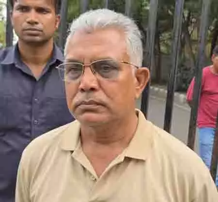 टीएमसी के कार्यकर्ता और नेता पश्चिम बंगाल का खराब कर रहे माहौल: दिलीप घोष टीएमसी के कार्यकर्ता और नेता पश्चिम बंगाल का खराब कर रहे माहौल: दिलीप घोष