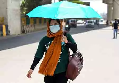 नोएडा में तेज गर्मी का कहर: डिहाइड्रेशन और हीट के बाद अस्पतालों की ओपीडी में बढ़े मरीज नोएडा में तेज गर्मी का कहर: डिहाइड्रेशन और हीट के बाद अस्पतालों की ओपीडी में बढ़े मरीज