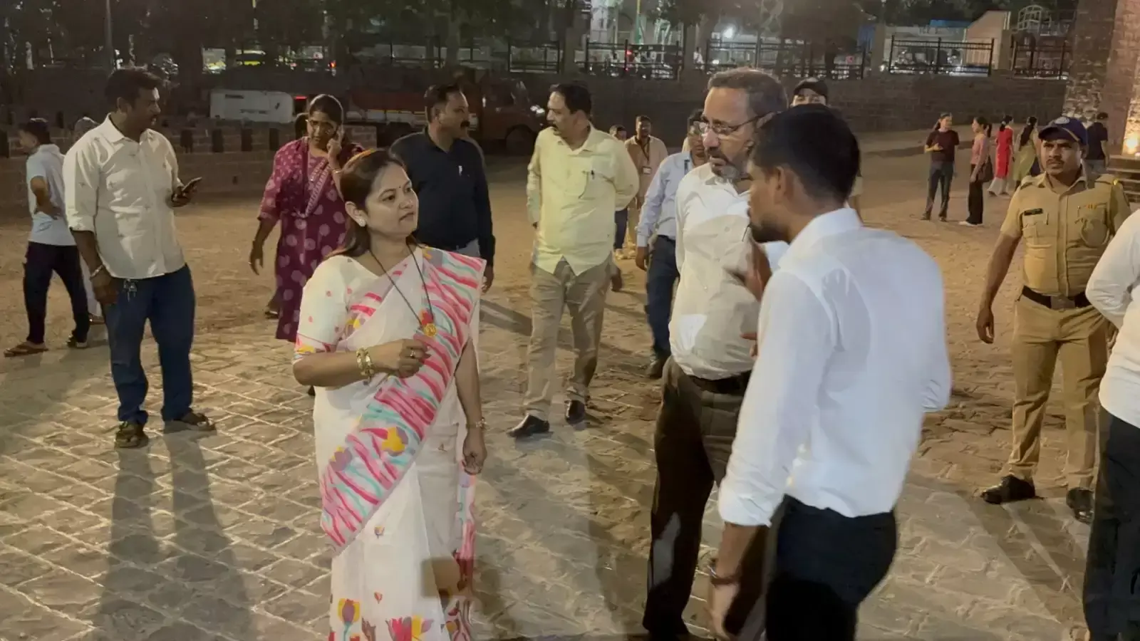 Mumbai: राष्ट्रपति दौरे पर स्वागत संदेश, कार्यक्रम से रहेंगे अनुपस्थित Mumbai: राष्ट्रपति दौरे पर स्वागत संदेश, कार्यक्रम से रहेंगे अनुपस्थित