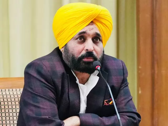 Chandigarh: पंजाब में धमाके के बाद राजनीतिक घमासान Chandigarh: पंजाब में धमाके के बाद राजनीतिक घमासान