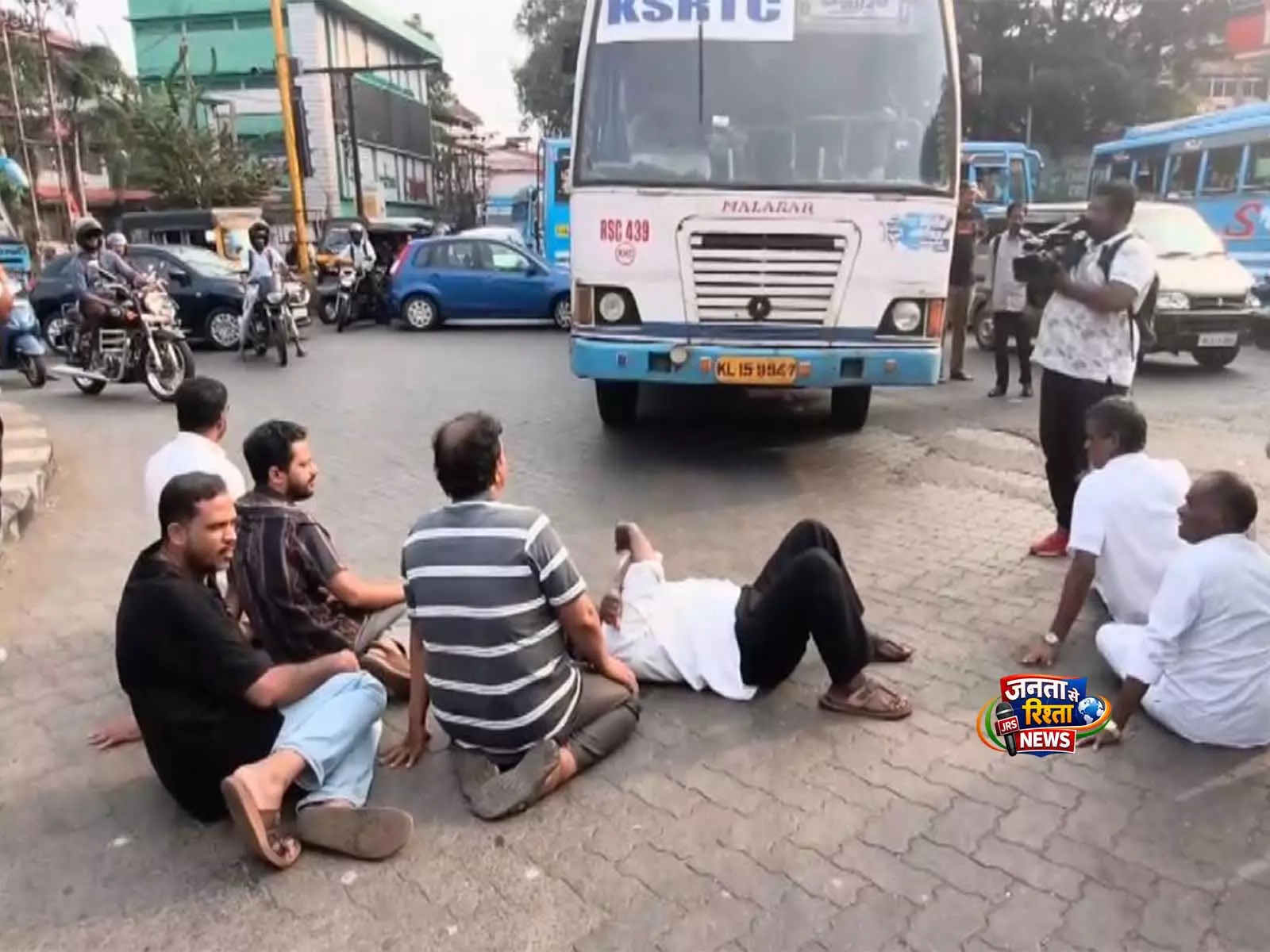 केरलम: BDS छात्र नितिन राज की मौत पर दलित संगठनों ने राज्यव्यापी बंद बुलाया केरलम: BDS छात्र नितिन राज की मौत पर दलित संगठनों ने राज्यव्यापी बंद बुलाया