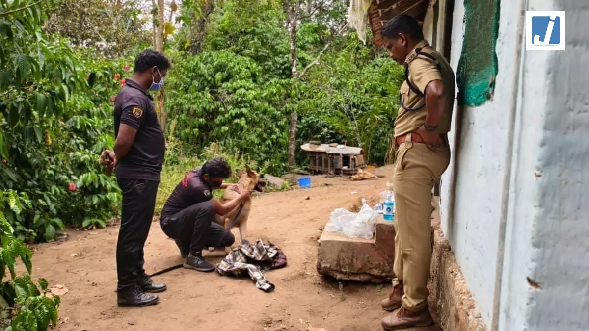 मां-बेटे की हत्या, दबे हुए राज खुलने से पहले छोटा बेटा गिरफ्तार मां-बेटे की हत्या, दबे हुए राज खुलने से पहले छोटा बेटा गिरफ्तार