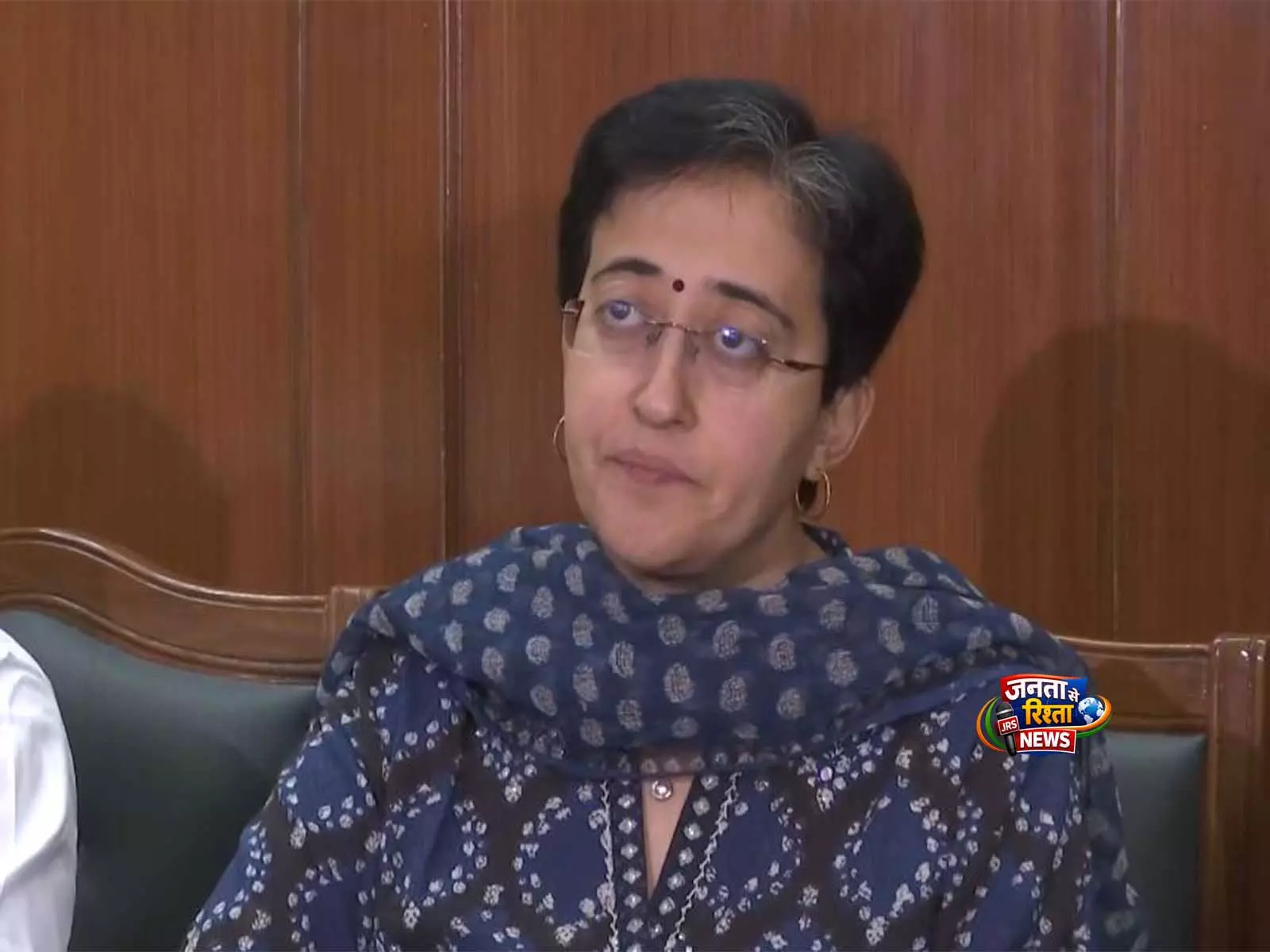 आतिशी ने 2,500 रुपये के चुनावी वादे को लेकर BJP पर साधा निशाना, दिल्ली की महिलाओं की अनदेखी का आरोप लगाया आतिशी ने 2,500 रुपये के चुनावी वादे को लेकर BJP पर साधा निशाना, दिल्ली की महिलाओं की अनदेखी का आरोप लगाया