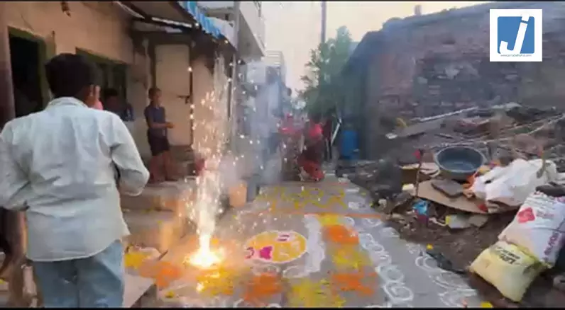 बेटी के जन्म पर परिवार ने निकाली भव्य शोभायात्रा, समाज को दिया मजबूत संदेश बेटी के जन्म पर परिवार ने निकाली भव्य शोभायात्रा, समाज को दिया मजबूत संदेश